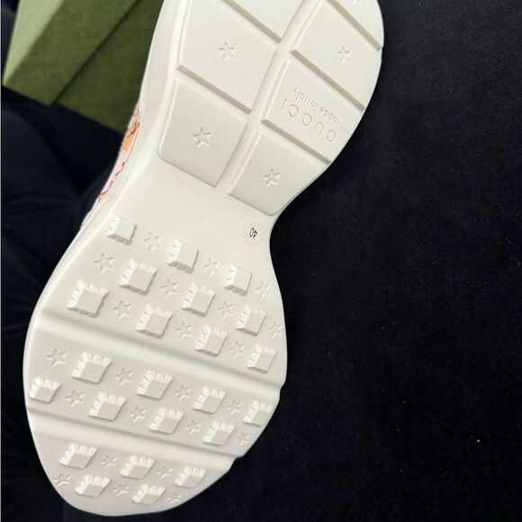 Brand new women’s Gucci Cream Sneakers with Dog Design size 10 - Picture 7 of 13